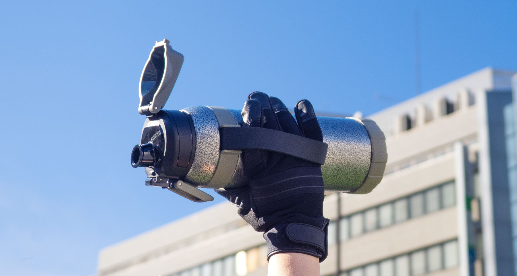 キズを気にせず使えるタフな外装。ワンタッチ＆直飲みでゴクゴク飲める『ワーカーズボトル』を発売。